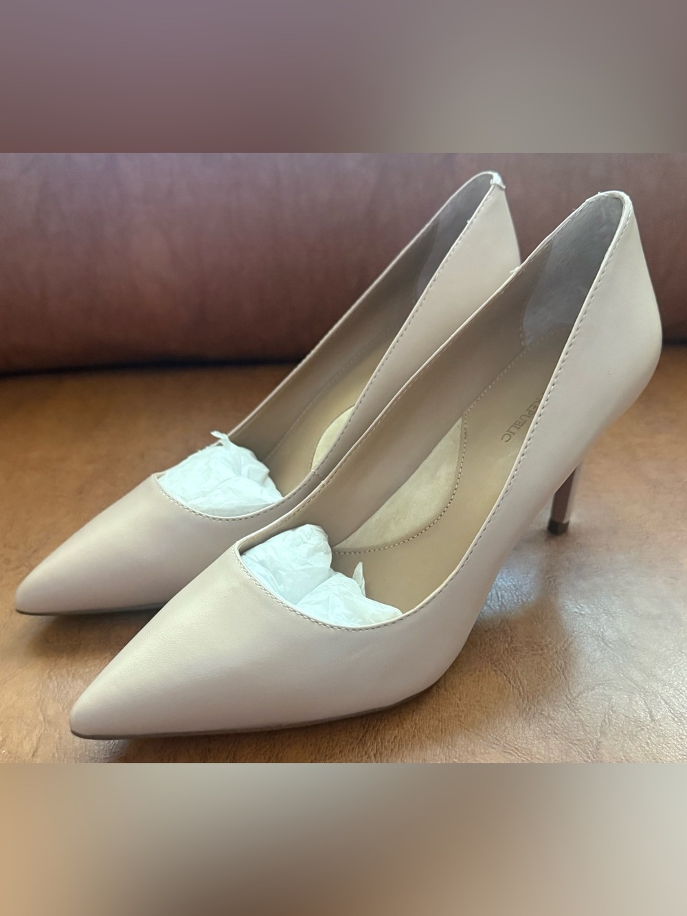 Banana Republic Delphine Nude Pointed Toe Stiletto Pumps Heels 8.5M - Picture 3 of 10